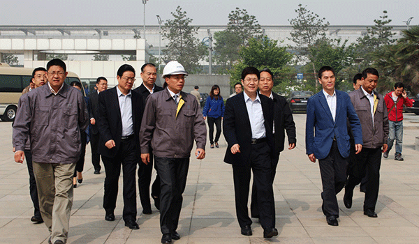 西安市委常委、常務(wù)副市長(zhǎng)岳華峰蒞臨西瑪電機(jī)調(diào)研指導(dǎo)。