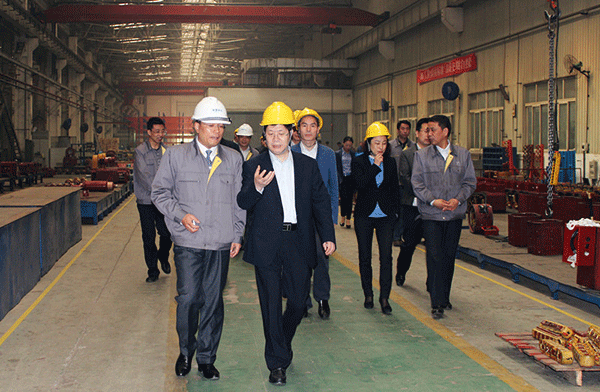 西安市委常委、常務(wù)副市長(zhǎng)岳華峰蒞臨西瑪電機(jī)調(diào)研指導(dǎo)。