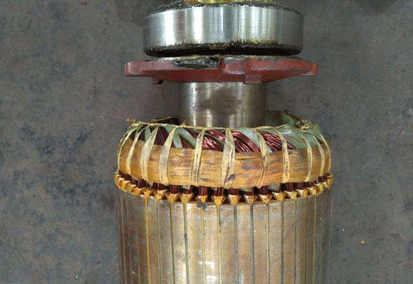 西安電機(jī)廠技術(shù)員關(guān)于高壓電機(jī)端部捆扎的重要性分析。